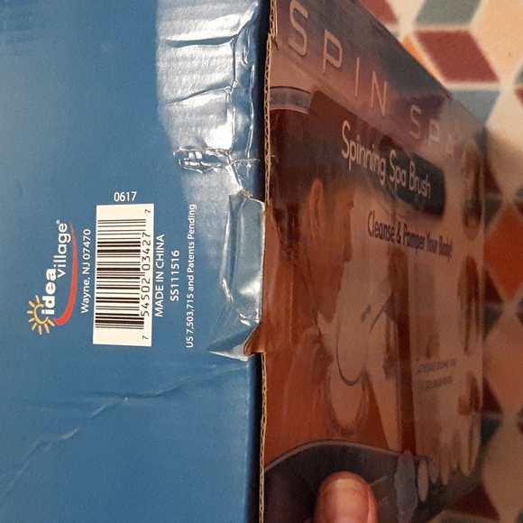 NIB Spin Spa Spinning Spa Brush cleanse and pamper your whole body 5attatchments - Picture 3 of 5